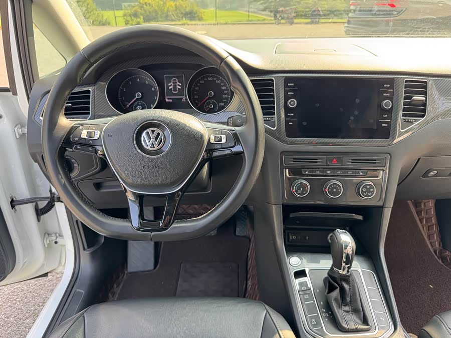Volkswagen Golf Sportsvan 2018 car image #10