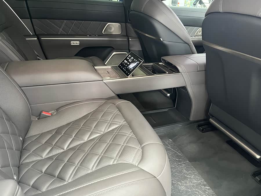 NIO ET9 2024 car image #10