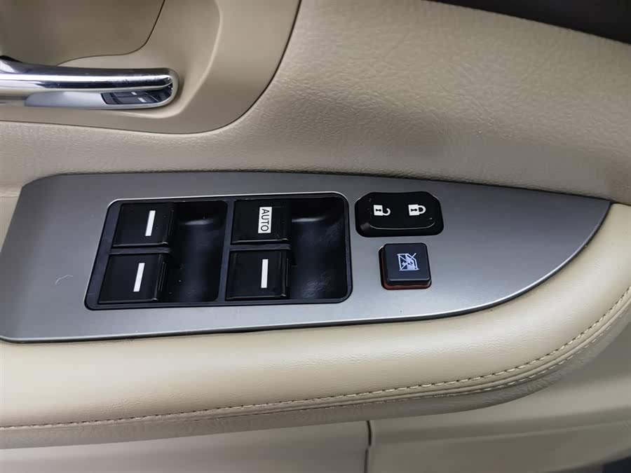 BYD S6 2013 car image #10