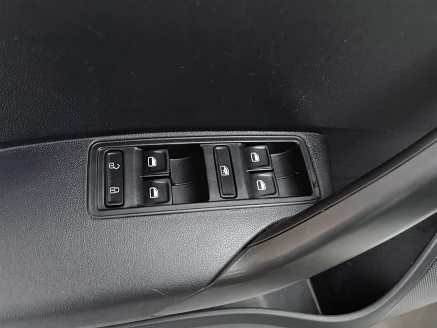 Volkswagen Santana 2013 car image #10