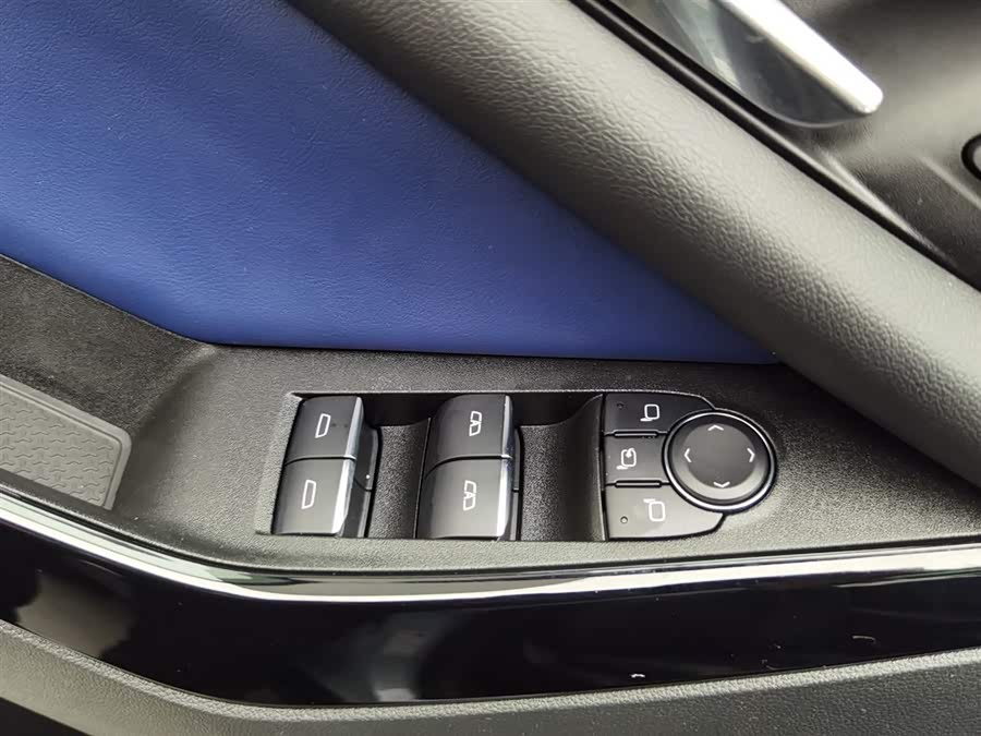 Chevrolet Equinox Plus 2024 car image #10