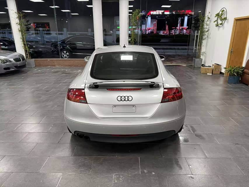 Audi TT 2009 image de voiture #10