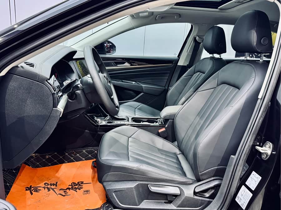 Volkswagen Passat 2021 car image #10