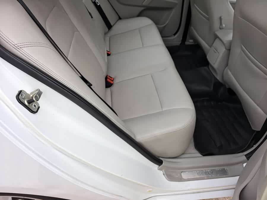 GEELY Emgrand 2018 car image #10