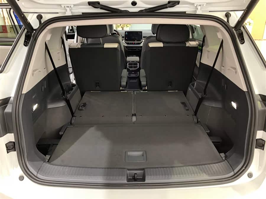 Volkswagen ID.6 Crozz 2023 immagine di auto #10