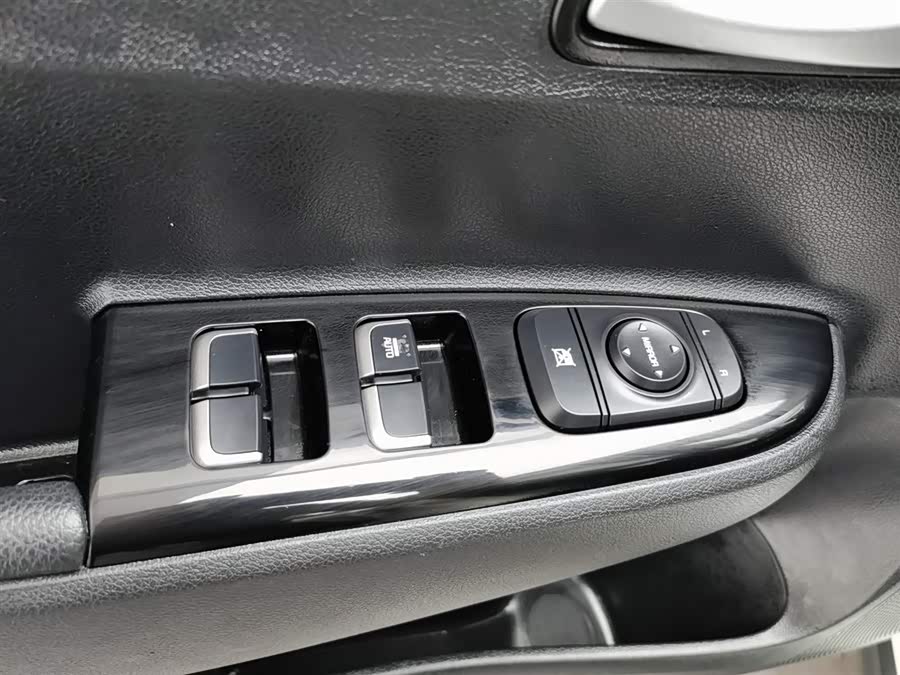 Kia Rio Cross 2019 car image #10