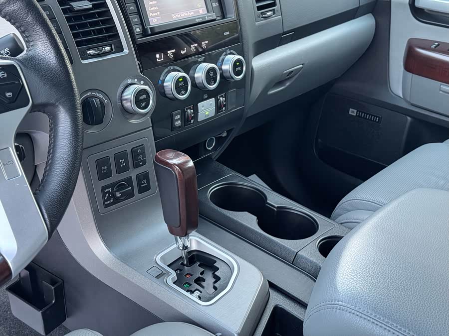 Toyota Sequoia 2015 #10 Toyota Sequoia 2015 immagine di auto #10