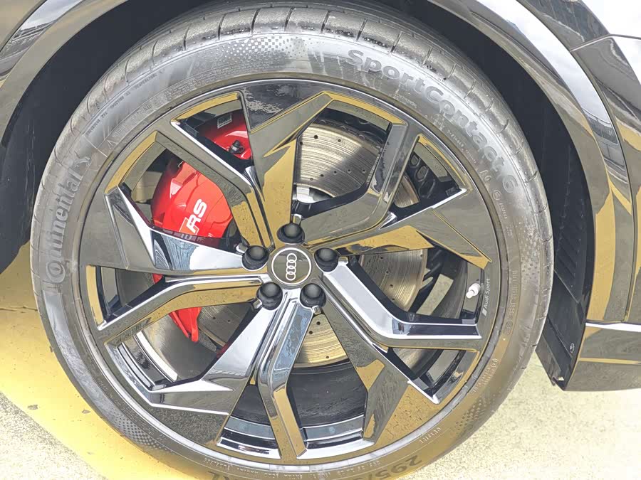 Audi RS Q8 car image #10