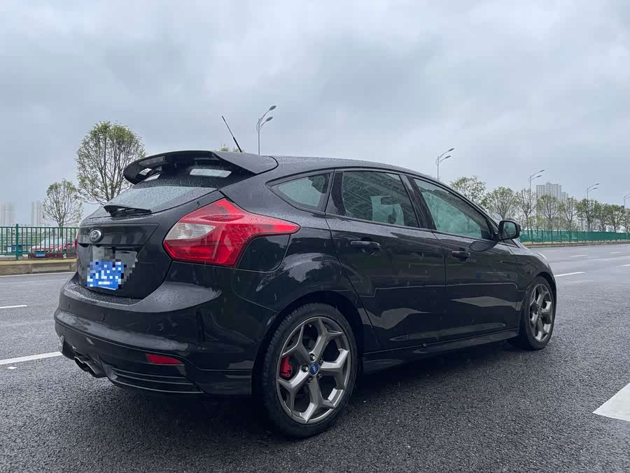 Ford Focus (Imported) 2013 car image #10