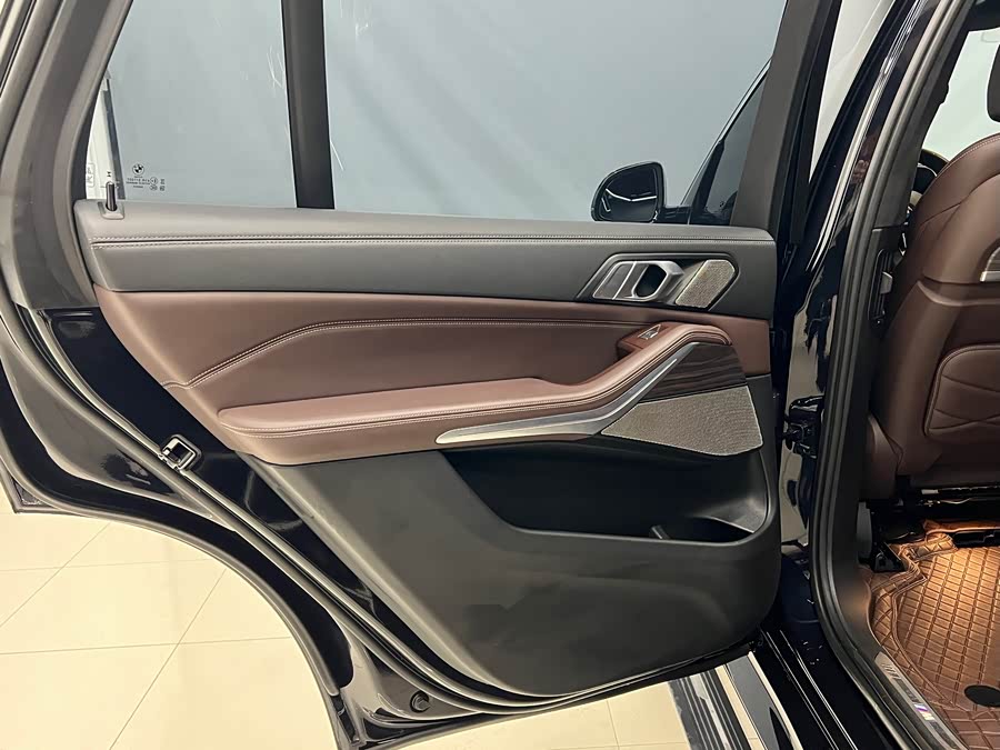 BMW X5 2023 immagine di auto #10