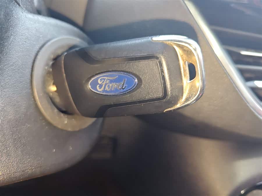 Ford Focus Active 2019 car image #10