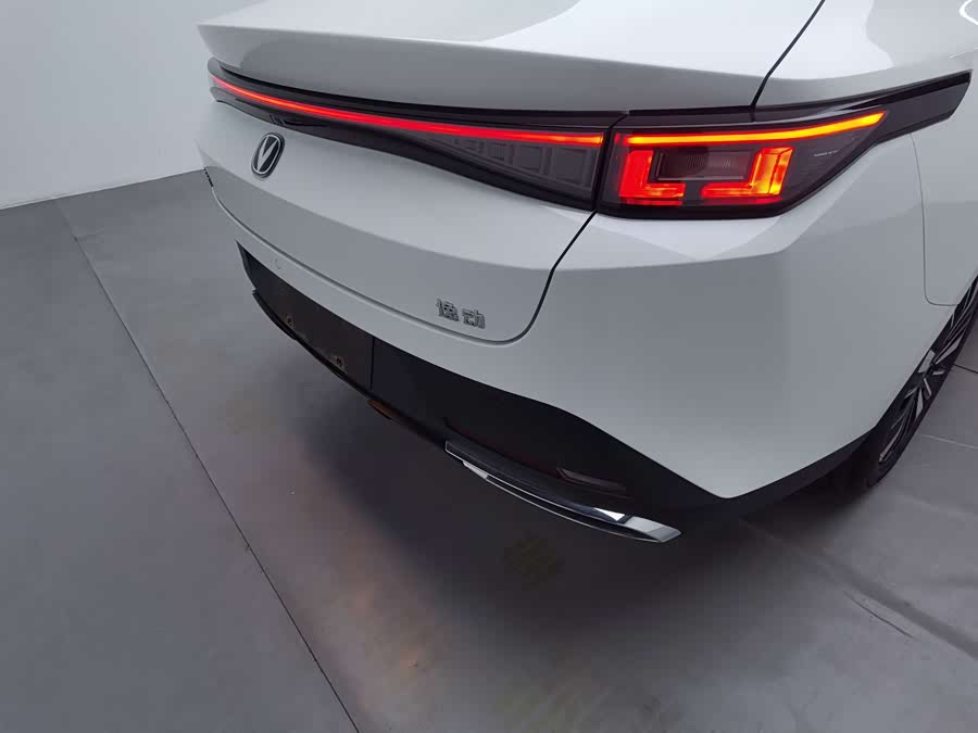 Changan EadoPHEV 2025 изображение автомобиля #10