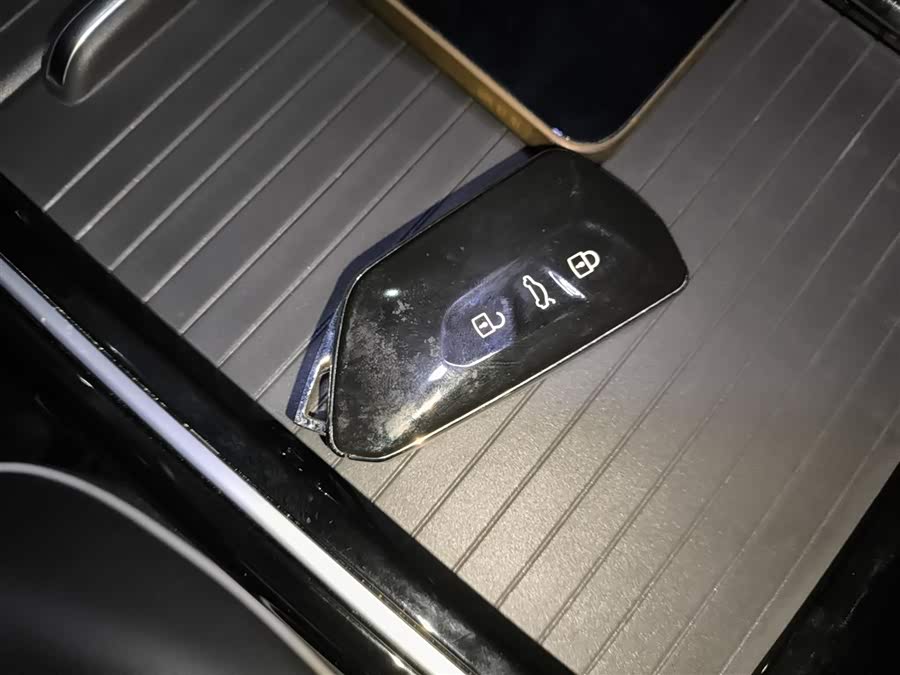 Volkswagen ID.6 X 2023 car image #10