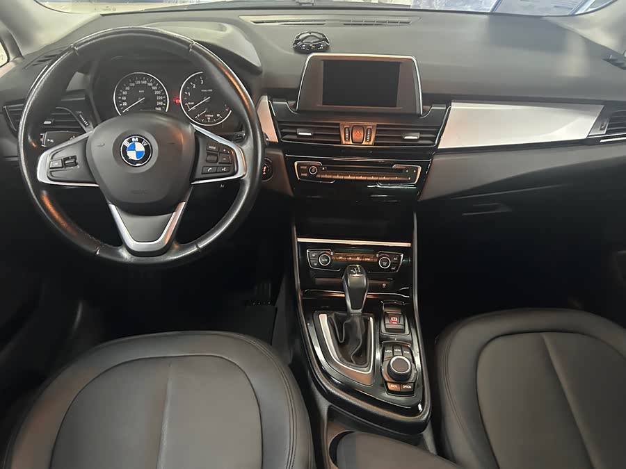 BMW 2 Series Tourer 2018 #10 BMW 2 Series Tourer 2018 صورة سيارة #10