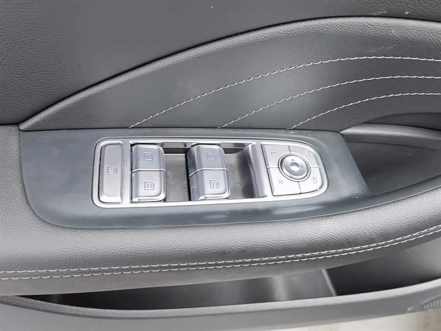 HongQi H5 PHEV 2025 car image #10