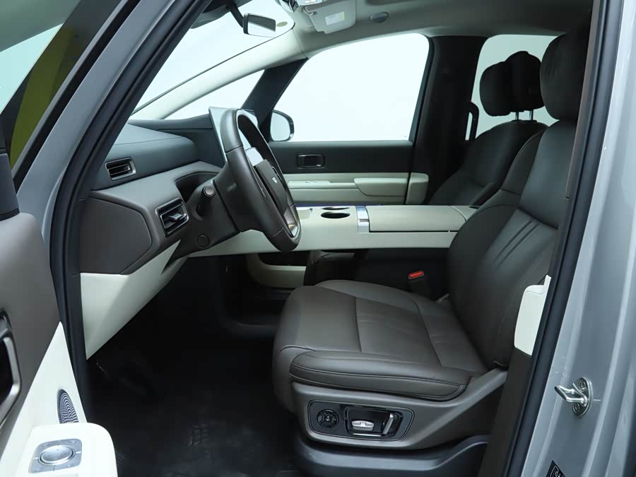 理想汽车 理想MEGA 2024 汽车图片 #10