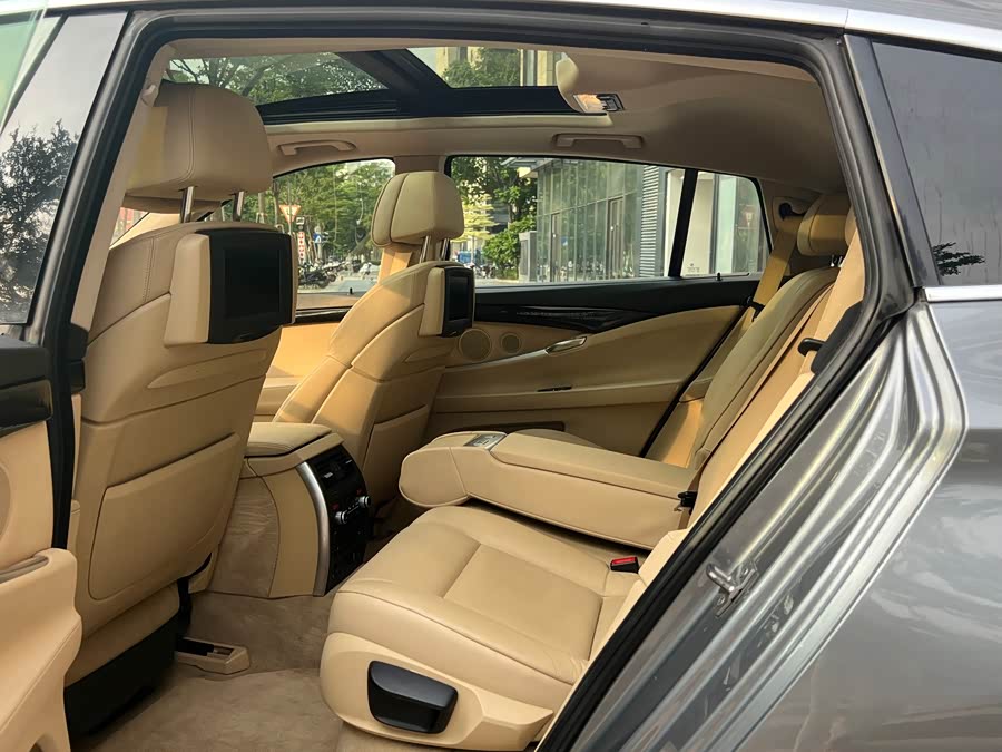 BMW 5 Series GT 2010 car image #10