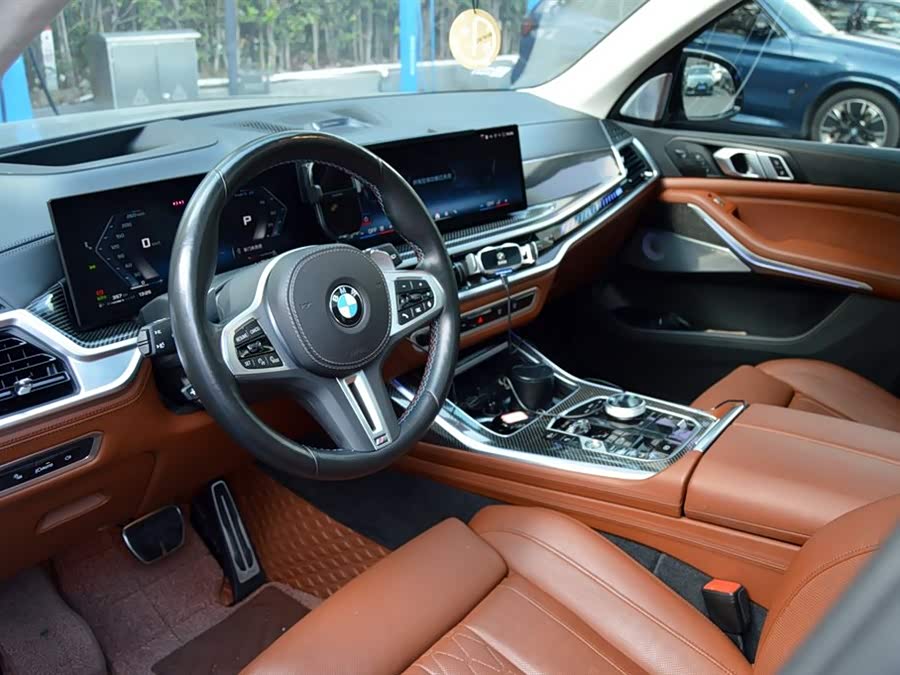 BMW X7 M60i 2023 immagine di auto #10