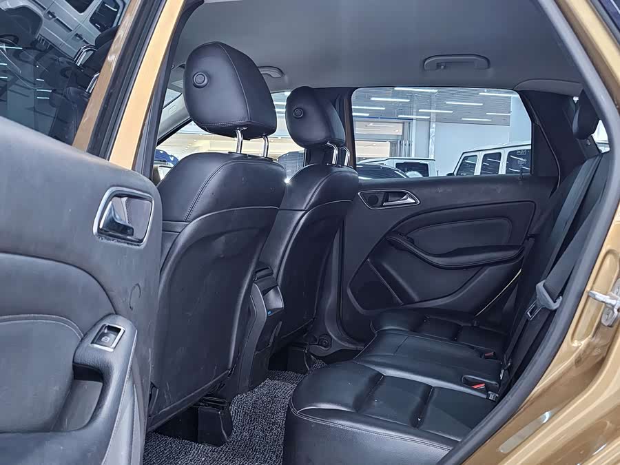 Mercedes-Benz B Class 2013 car image #10