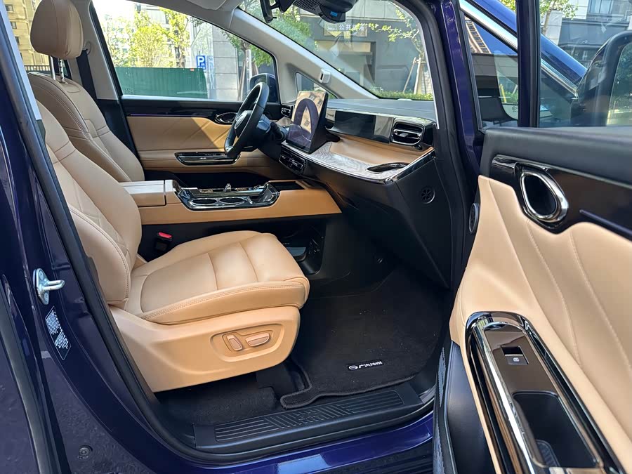 GAC Trumpchi E8 New Energy 2024 #10 GAC Trumpchi E8 New Energy 2024 car image #10