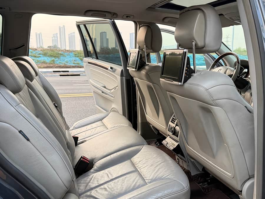 Mercedes-Benz GL Class 2010 car image #10