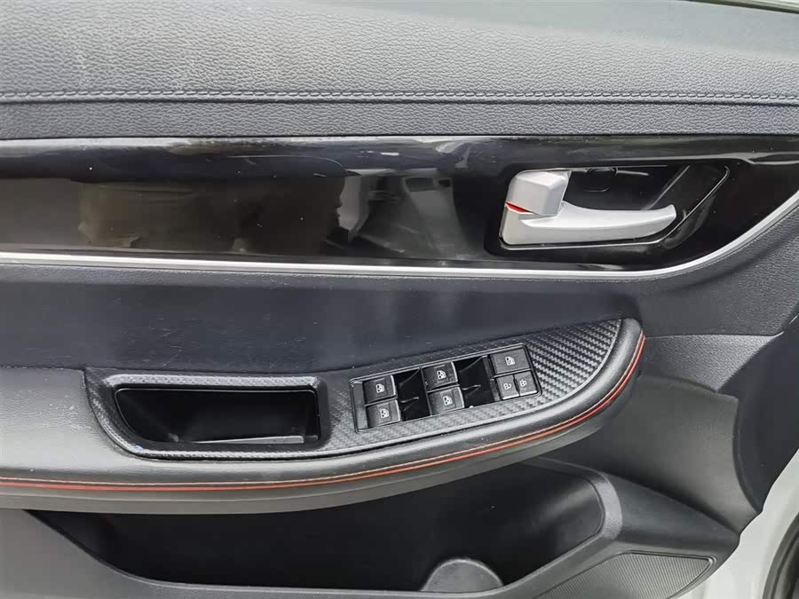 Forthing SX6 2018 car image #10