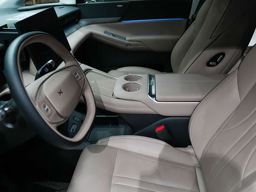 Xpeng X9 2025 صورة سيارة #10