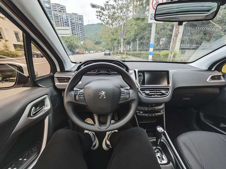 Peugeot 2008 2016 car image #10
