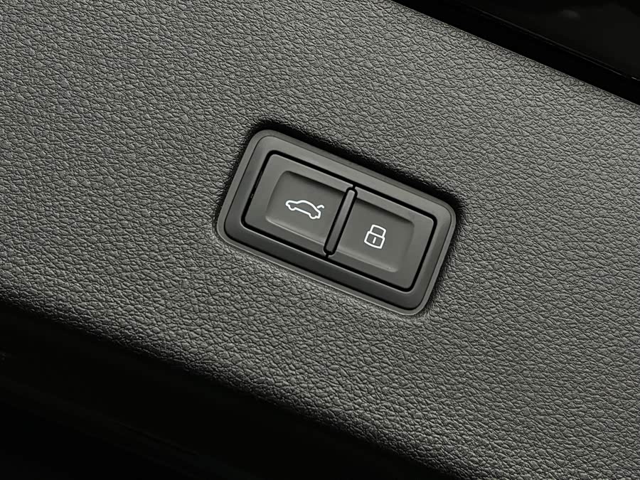 Audi Q8 2023 immagine di auto #10