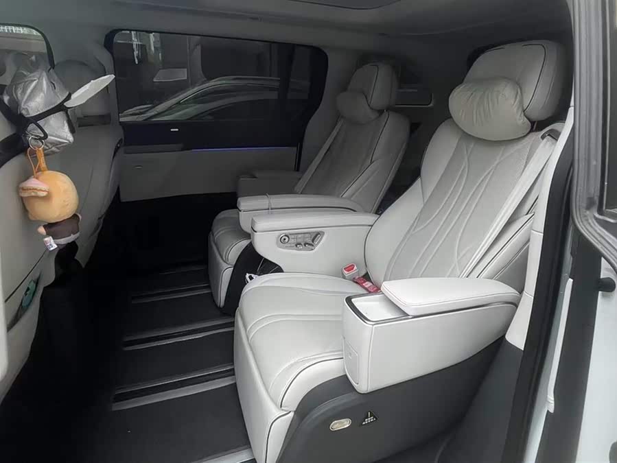 Xpeng X9 2025 صورة سيارة #10