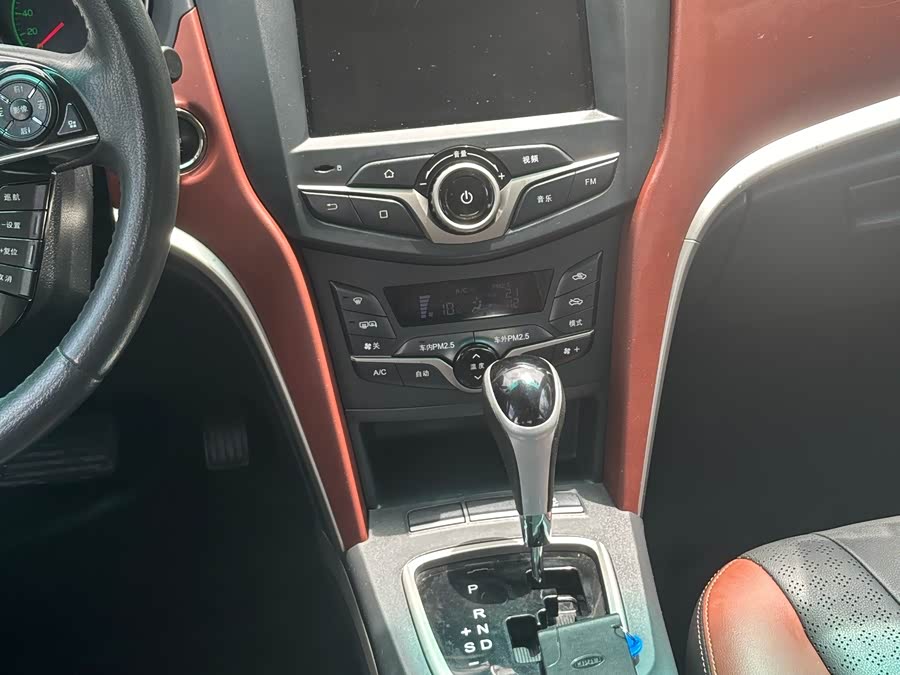 BYD G5 2017 immagine di auto #10