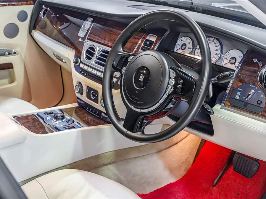 劳斯莱斯 古思特 2010 汽车图片 #10