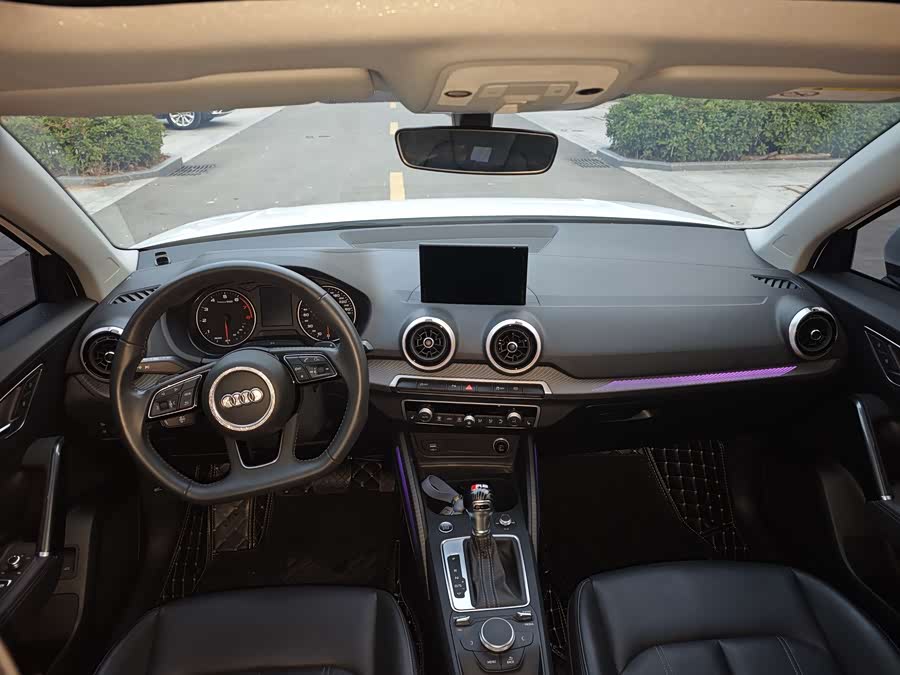 Audi Q2L 2021 car image #10