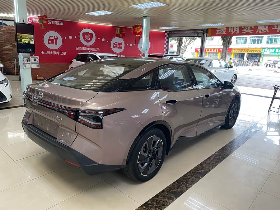 BYD e1 2023 car image #10