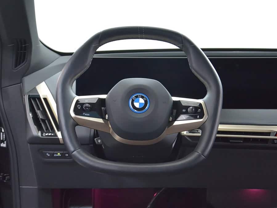 BMW iX 2023 car image #10