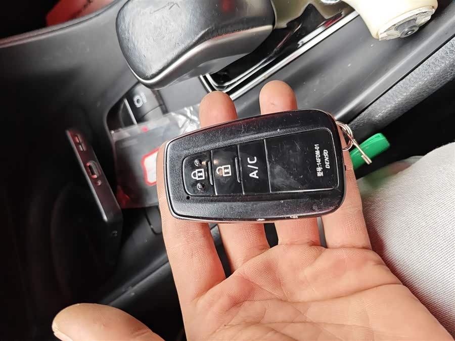 Toyota C-HR EV 2021 imagen de coche #10