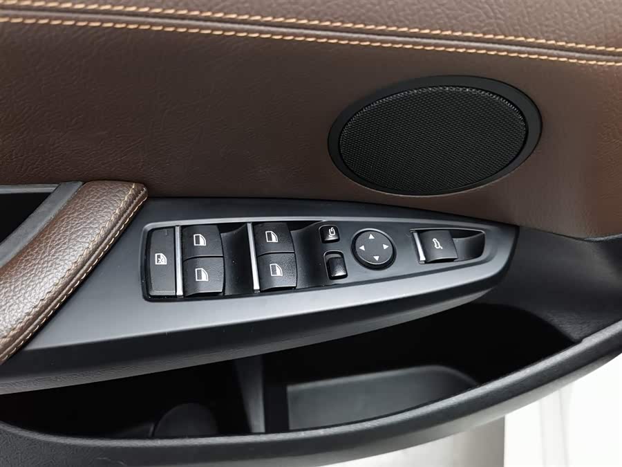 BMW X4 2017 car image #10