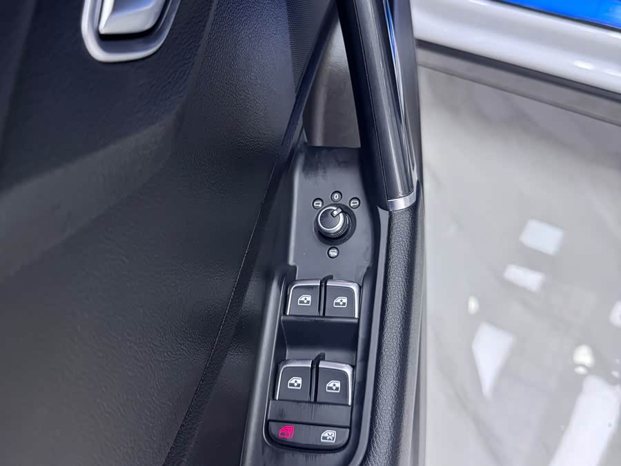 Audi Q2L 2021 #10 Audi Q2L 2021 car image #10