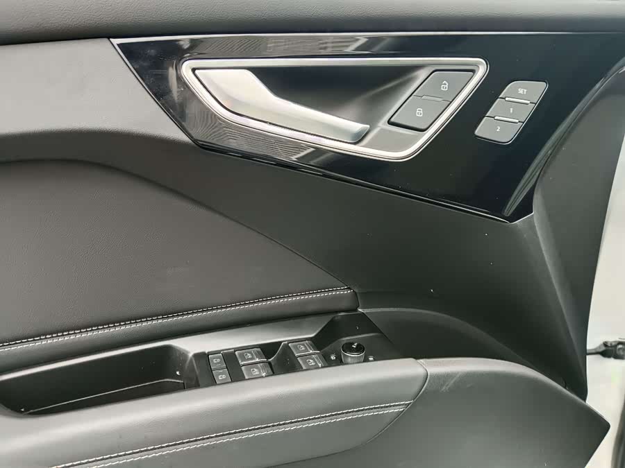 Audi Q4 e-tron 2024 immagine di auto #10