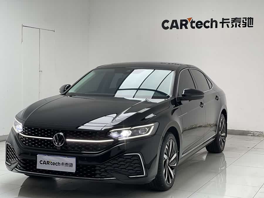 Volkswagen Passat 2022 car image #10