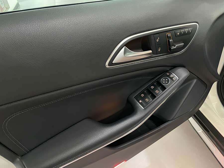 Mercedes-Benz GLA Class (Imported) 2015 #10 Mercedes-Benz GLA Class (Imported) 2015 car image #10