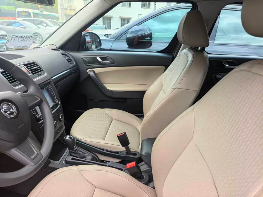 Skoda Yeti 2016 car image #10