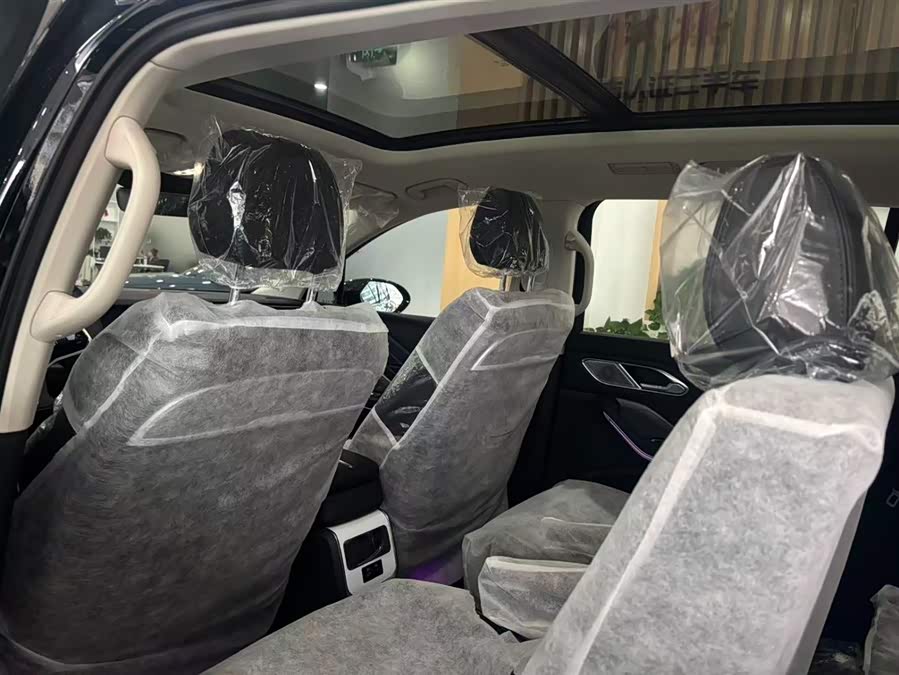 HongQi HS7 PHEV 2025 car image #10