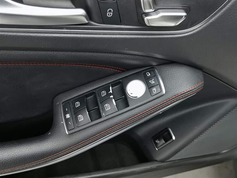 Mercedes-Benz GLA AMG 2018 car image #10