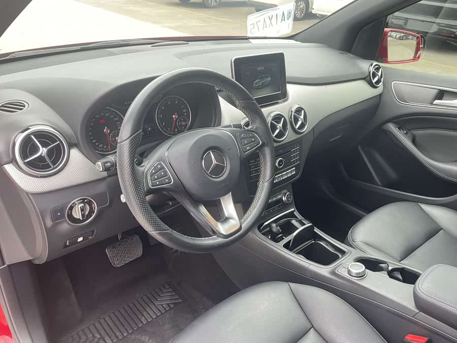 Mercedes-Benz B Class 2015 car image #10