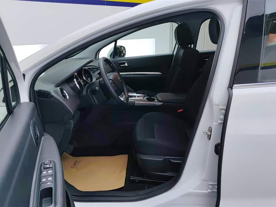Peugeot 3008 2018 صورة سيارة #10