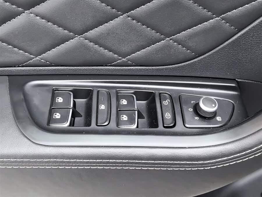 HongQi HS7 2021 car image #10