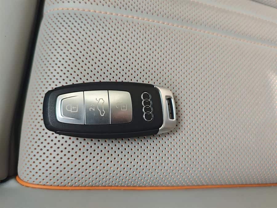 Audi Q5 e-tron 2023 #10 Audi Q5 e-tron 2023 صورة سيارة #10