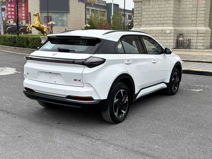 哪吒汽车 哪吒X 2024 汽车图片 #10