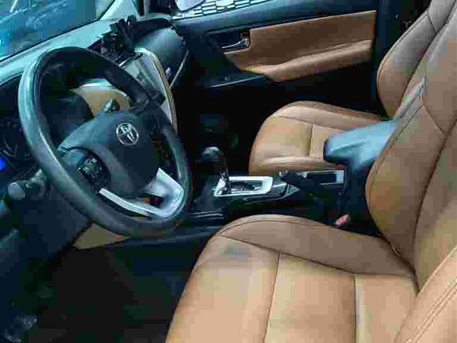 Toyota Fortuner 2017 immagine di auto #10